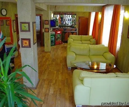 Хотел Palitra 3*